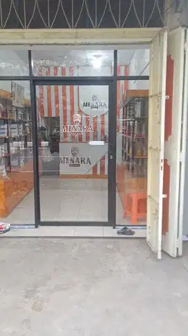 Pintu kaca sekat kaca