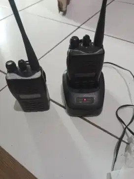 Radio panggil HT merk WEERWEI