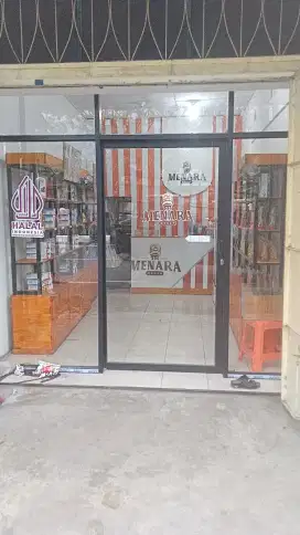 Pintu kaca sekat kaca