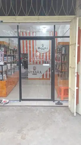 Pintu kaca sekat kaca