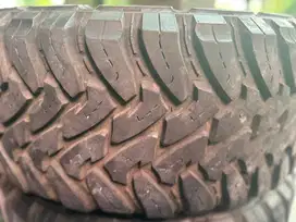 4 pcs Velg dan Ban Toyo MT 33x12,5 R20