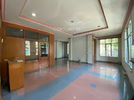 Rumah Kantor Strategis Akses Jalan Utama Di Matraman R2010