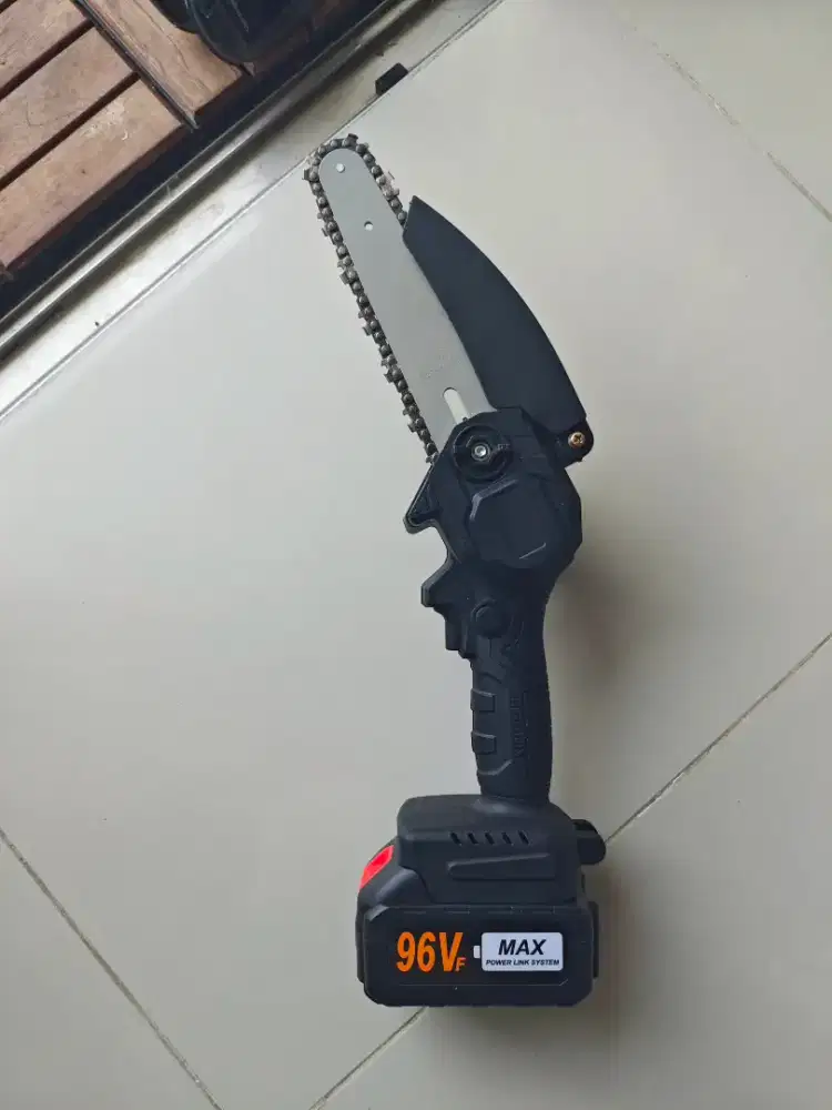 Gergaji untuk kayu pohon dll