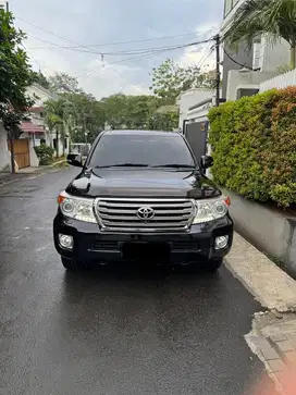 Toyota land cruiser vx200 4x4 UK version Full spek 2013 hitam