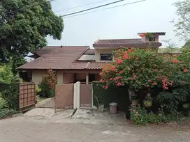 DIJUAL RUMAH CANTIK DENGAN TAMAN DI KAWASAN CINERE