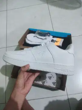 Sepatu RGV Duco triple white
