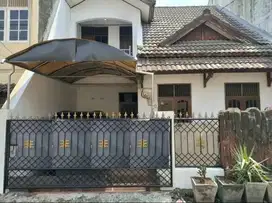 Dijual Cepat Rumah 2 Lantai siap huni di Kayu Putih