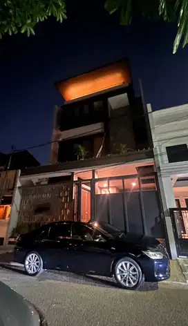Rumah Mewah 3 Lantai di Pondok indah – 4 Kamar Tidur