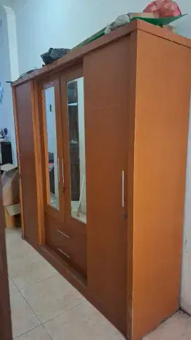 Lemari Baju 4 Pintu Kayu