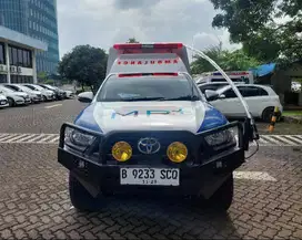 Ambulance Medika Plaza (MP 42) Toyota Hilux Double Cabin 2.4L (4x4) MT