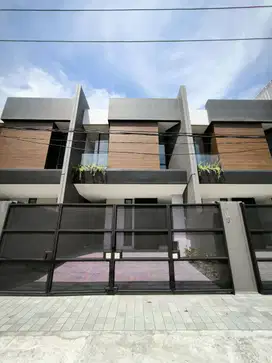 Rumah baru Kutisari indah Siwalankerto Petra Rungkut jemursari