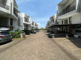 Dijual/disewa Rumah Siap Huni di V TownHouse Bintaro