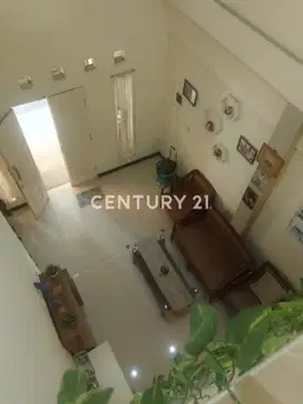 Rumah Sangat Strategis Di Griya Loka BSD Tangerang Selatan S7550
