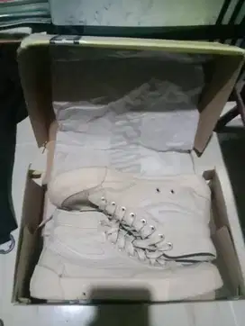 sepatu Jhonson original