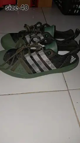 Sepatu Adidas Army size 40