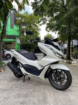 Honda PCX 160 CBS Putih 2023