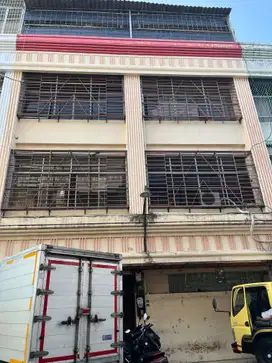 Dijual Cepat Ruko Gandeng 2 dengan Lift Barang Cocok untuk Gudang