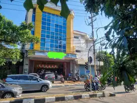 Dijual Rumah Usaha Dan Gudang 4.5 lantai  Raya Kedungsari