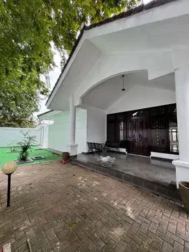 Dikontrakkan Rumah Ada Kolam Renang Di Kemang Jaksel