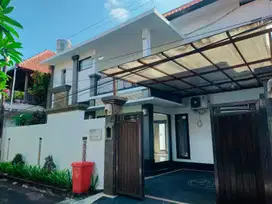 Jual Rumah 2lt Bergaya Villa Lokasi Tunggak Bingin Sanur area Investas