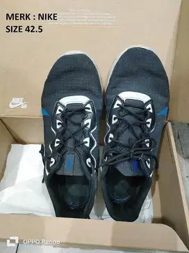 Sepatu Sport Nike - Sport Shoes - Preloved