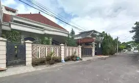 Dijual Rumah Klasik Strategis di Soekarno Hatta Indah Malang