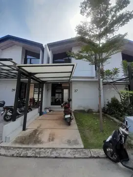 Rumah 2 lantai 3 kamar siap huni strategis di lippo cikarang