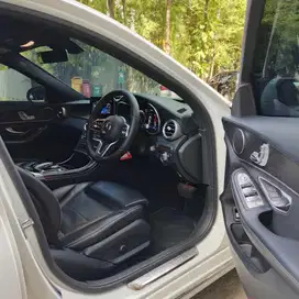 MERCEDES-BENZ C200 EQBOOST AVG 2019  WHITE ON BLACK @mercyc200