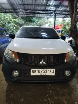 mobil Mitsubishi Strada Triton