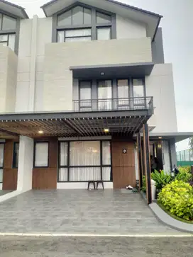 Rumah mewah 2 lantai di Summarecon mutiara Makassar.