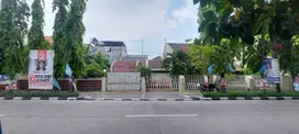 Rumah lebar 30 bagus untuk usaha di Howitzer Ry, Sumur Batu, Kemayoran