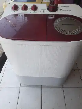 Mesin cuci 2 tabung merk Sharp kap. 8 kg. Siap pakai.