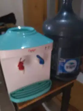 Dispenser Cosmos dan galon Aqua