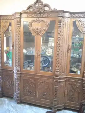 Lemari hiasan / lemari pajangan bufet ruang tamu kayu jati ukir