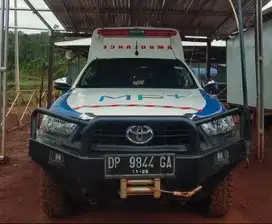 Ambulance Medika Plaza (MP 28) Toyota Hilux Double Cabin 2.4L (4x4) MT
