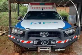 Ambulance Medika Plaza (MP 27) Toyota Hilux Double Cabin 2.4L (4x4) MT