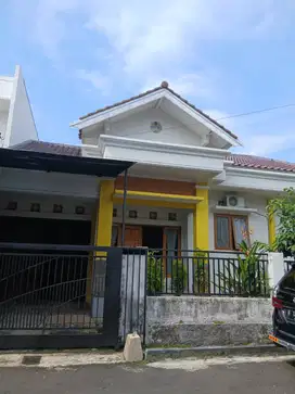Disewakan Rumah 200m2 di Candi Prambanan Utara Semarang
