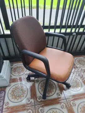 Kursi kerja putar hodrolik