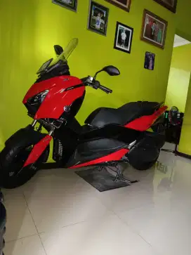 Xmax abs 2022 merah
