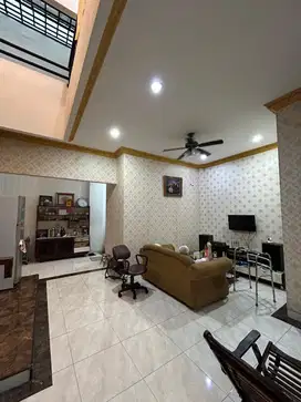 Dijual rumah siap huni 2 lt di Regency Melati Mas lt.120m hanya 2,2 M