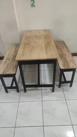 Di jual meja bekas resto