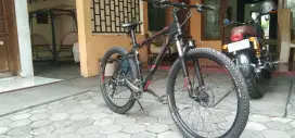 Sepeda Polygon xtrada 5 istimewa