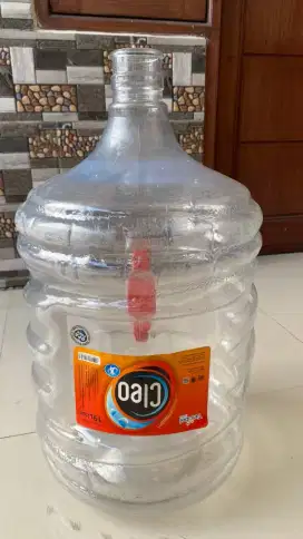 Galon  Cleo bekas pakai