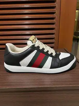 Like new 97% Full set Gucci SZ 9 US / 42