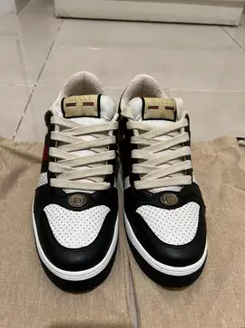 Like new 97% Full set Gucci SZ 9 US / 42