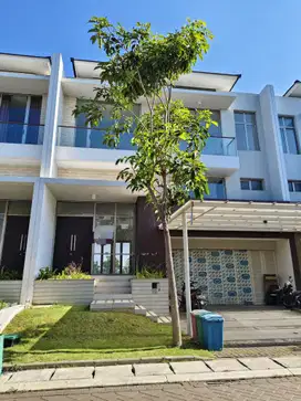 Dijual Rumah 3 Lantai Akses Ramai di Cluster Springville PIK 2