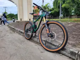 Sepeda MTB Downhill Enduro Santa Cruz Bronson CC Setup Mullet