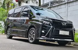 Toyota Voxy AT 2.0 2018