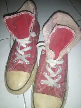 Sepatu converse uk 39