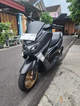 Di jual nmax old 2019 warna hitam doff